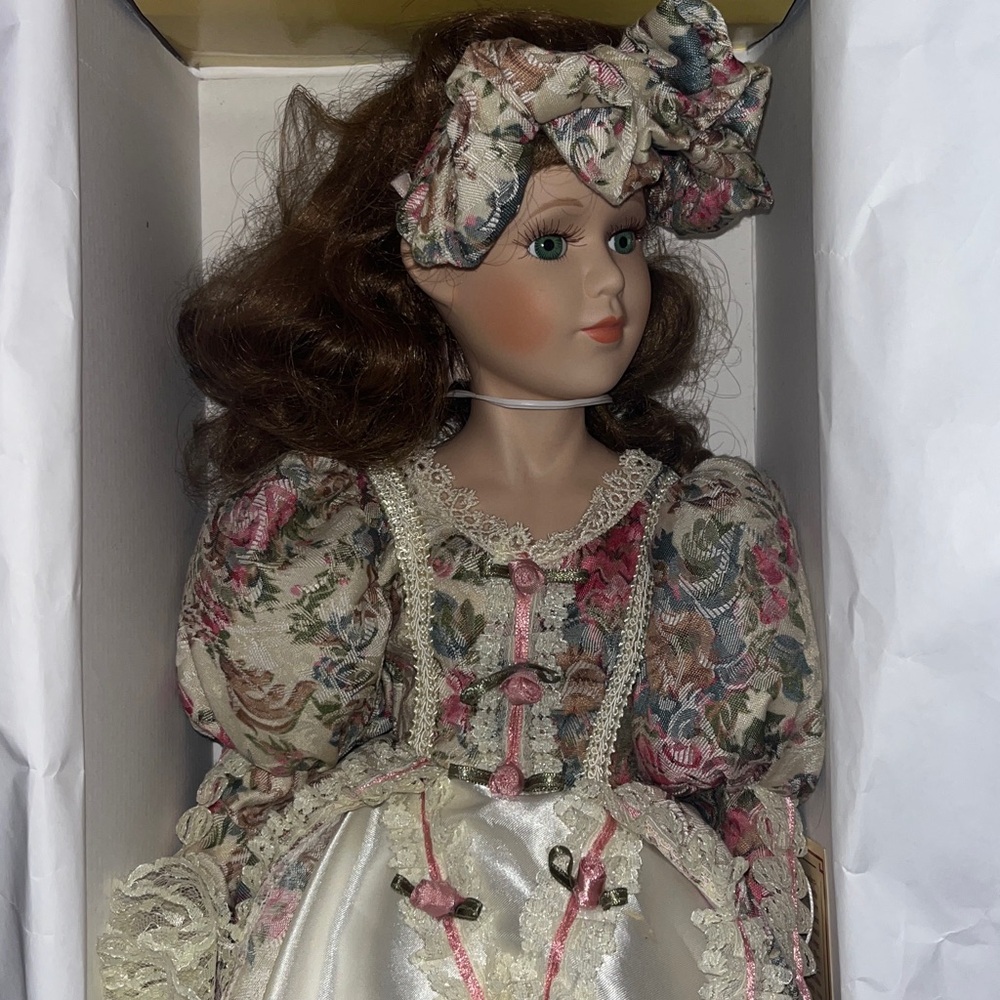 Samantha Collection Porcelain Doll a Beautiful doll - Picture 7 of 11